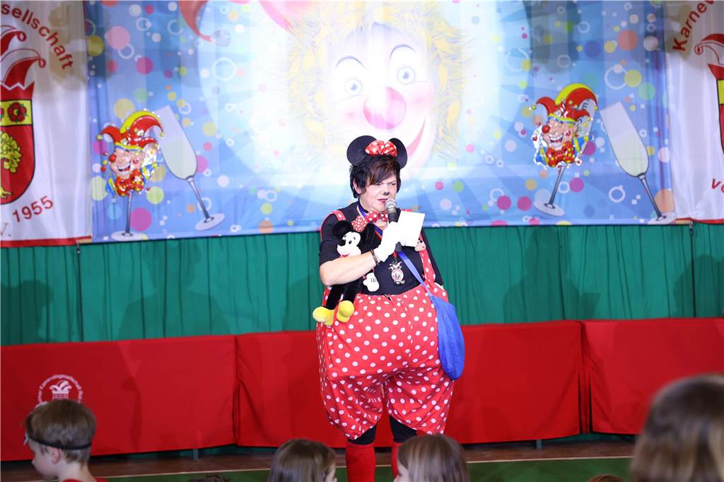 Kinder-Karneval in Selm: Funkelnde Kinderaugen und lange Schlangen