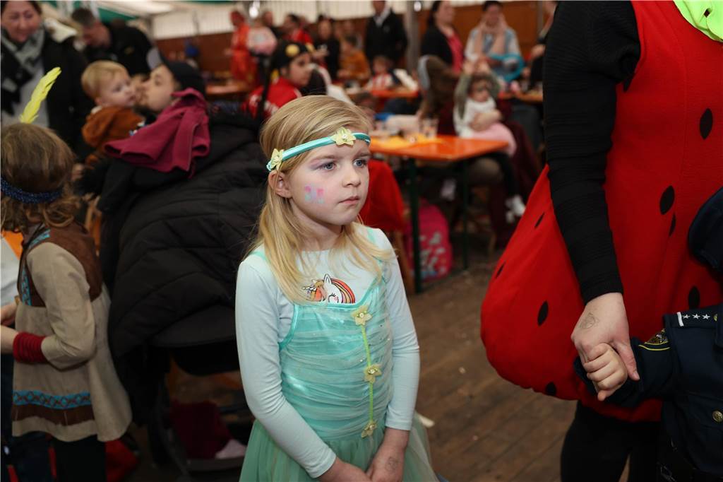 Kinder-Karneval in Selm: Funkelnde Kinderaugen und lange Schlangen