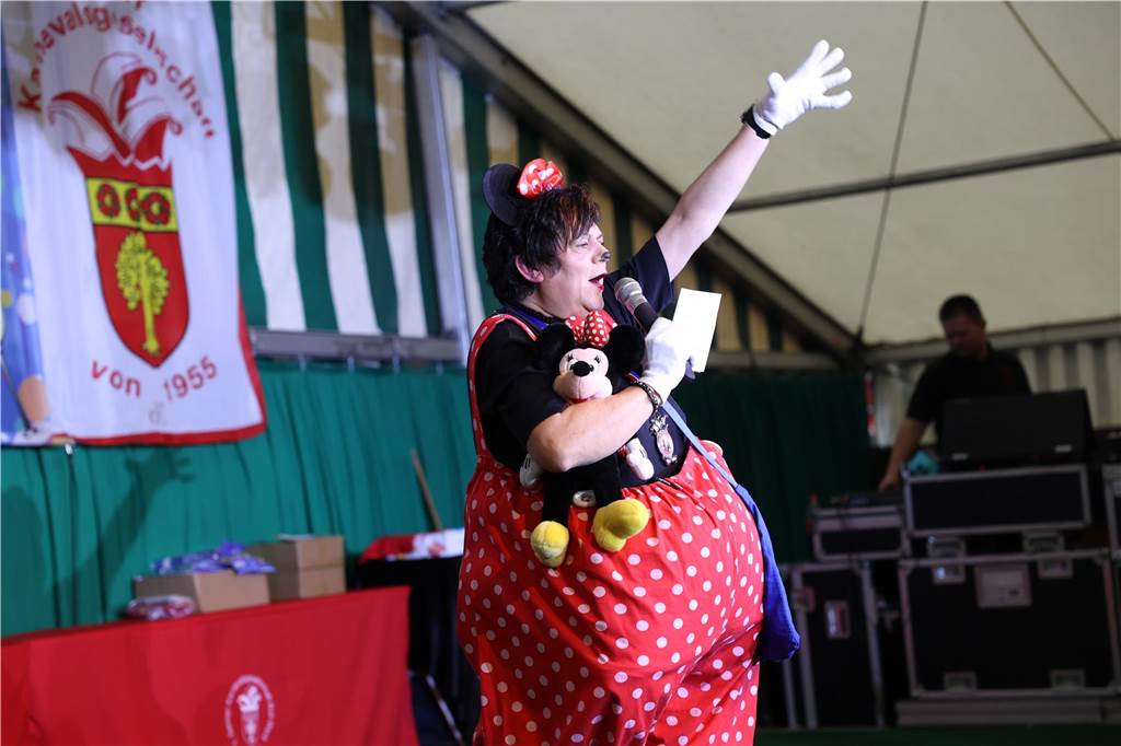 Kinder-Karneval in Selm: Funkelnde Kinderaugen und lange Schlangen