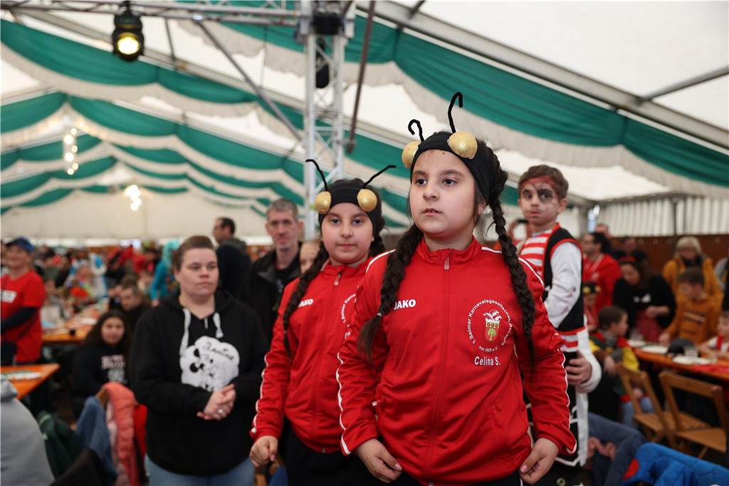 Kinder-Karneval in Selm: Funkelnde Kinderaugen und lange Schlangen
