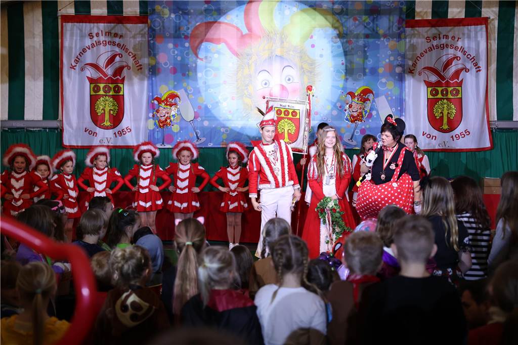 Kinder-Karneval in Selm: Funkelnde Kinderaugen und lange Schlangen