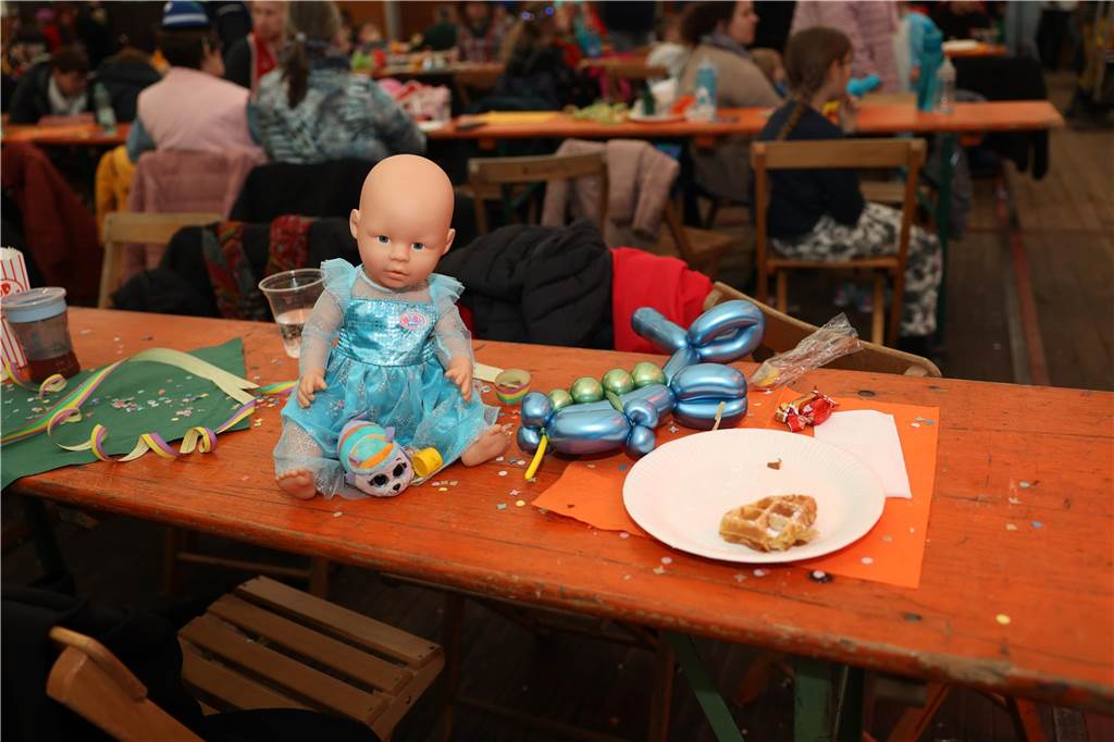 Kinder-Karneval in Selm: Funkelnde Kinderaugen und lange Schlangen