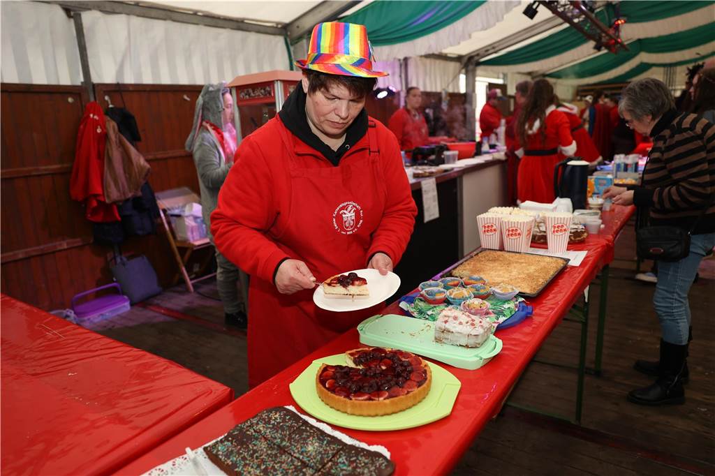 Kinder-Karneval in Selm: Funkelnde Kinderaugen und lange Schlangen