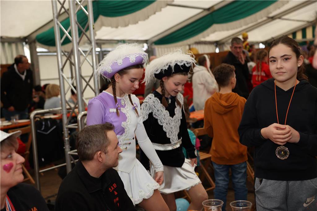 Kinder-Karneval in Selm: Funkelnde Kinderaugen und lange Schlangen