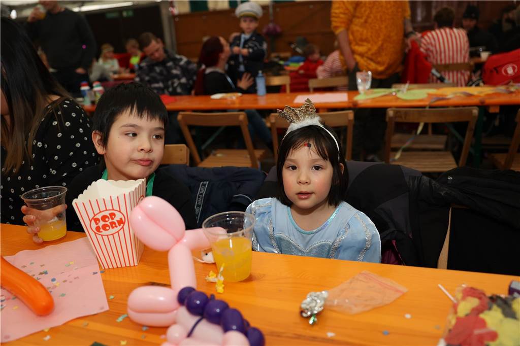 Kinder-Karneval in Selm: Funkelnde Kinderaugen und lange Schlangen