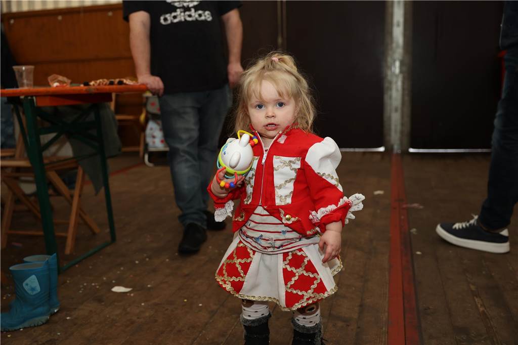 Kinder-Karneval in Selm: Funkelnde Kinderaugen und lange Schlangen