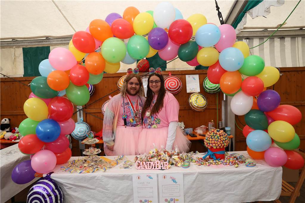 Kinder-Karneval in Selm: Funkelnde Kinderaugen und lange Schlangen