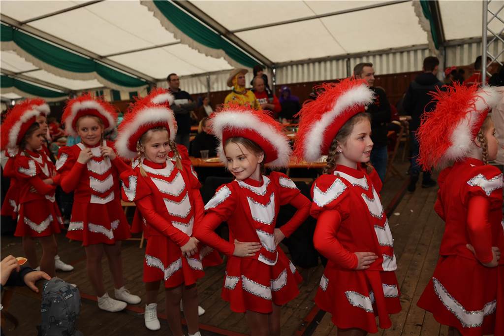Kinder-Karneval in Selm: Funkelnde Kinderaugen und lange Schlangen