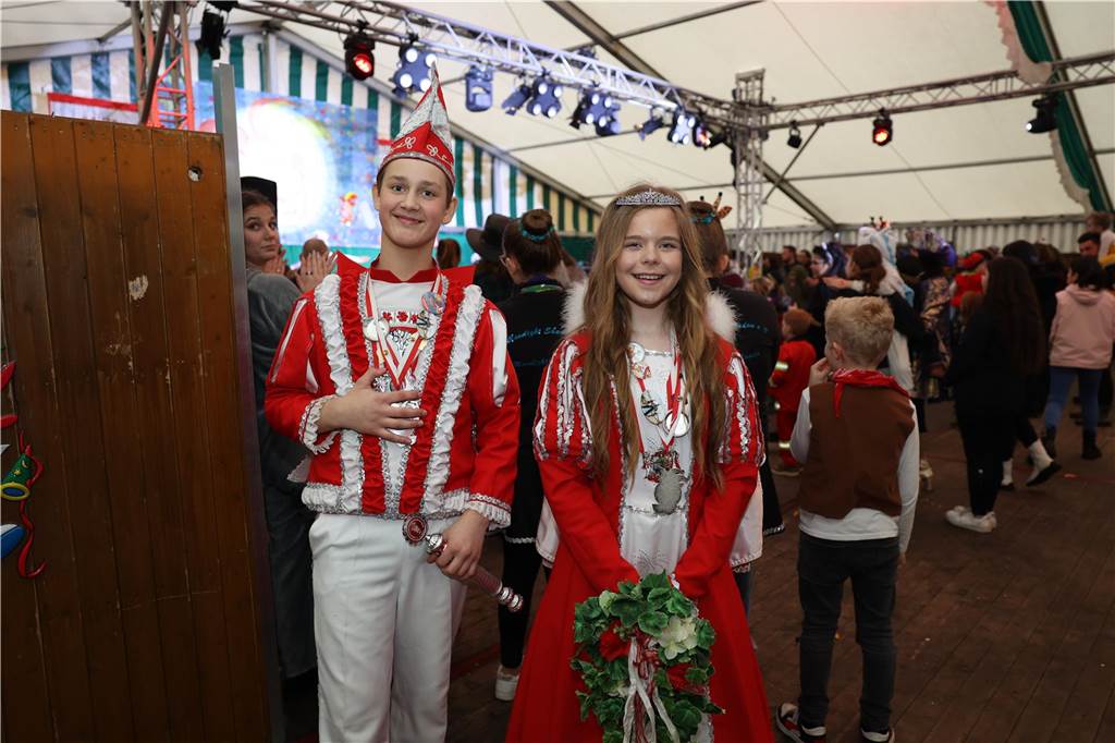 Kinder-Karneval in Selm: Funkelnde Kinderaugen und lange Schlangen