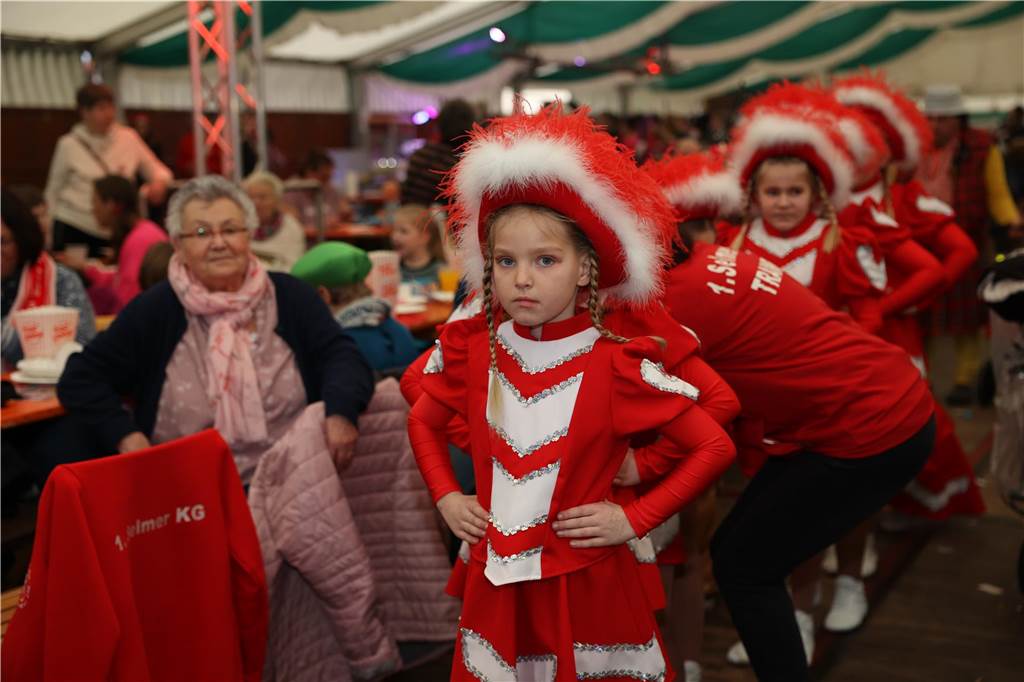 Kinder-Karneval in Selm: Funkelnde Kinderaugen und lange Schlangen