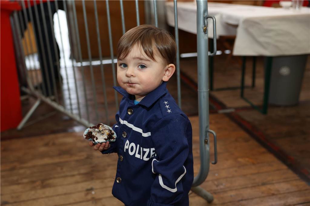 Kinder-Karneval in Selm: Funkelnde Kinderaugen und lange Schlangen