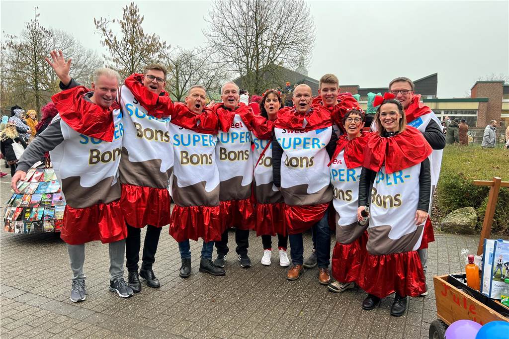Viele Fotos vom Karnevalsumzug in Nordkirchen 2023: Tausende Narren feiern in der Innenstadt