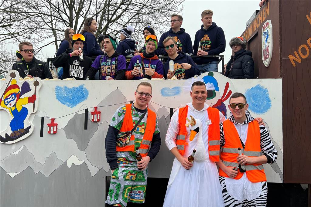 Viele Fotos vom Karnevalsumzug in Nordkirchen 2023: Tausende Narren feiern in der Innenstadt