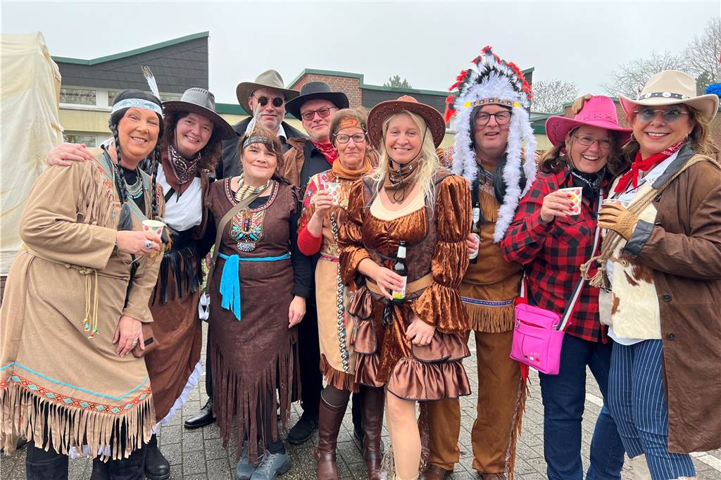 Viele Fotos vom Karnevalsumzug in Nordkirchen 2023: Tausende Narren feiern in der Innenstadt