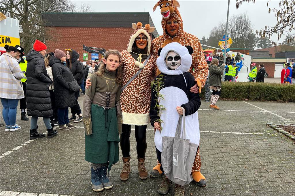 Viele Fotos vom Karnevalsumzug in Nordkirchen 2023: Tausende Narren feiern in der Innenstadt