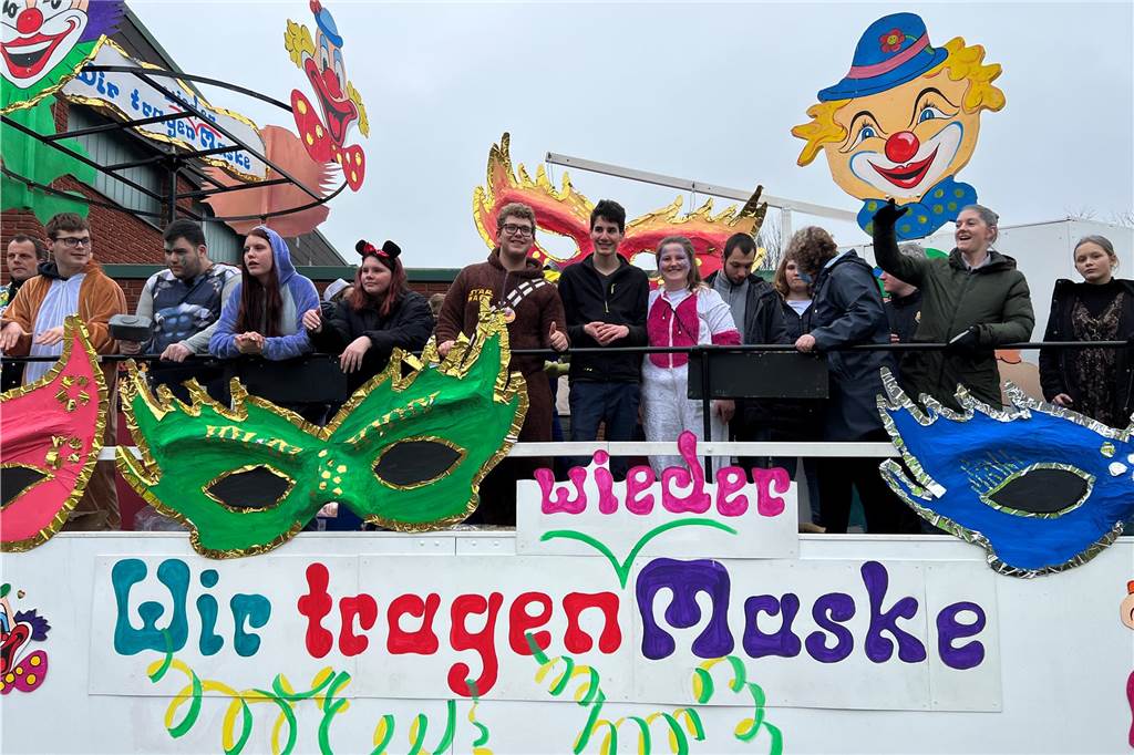 Viele Fotos vom Karnevalsumzug in Nordkirchen 2023: Tausende Narren feiern in der Innenstadt