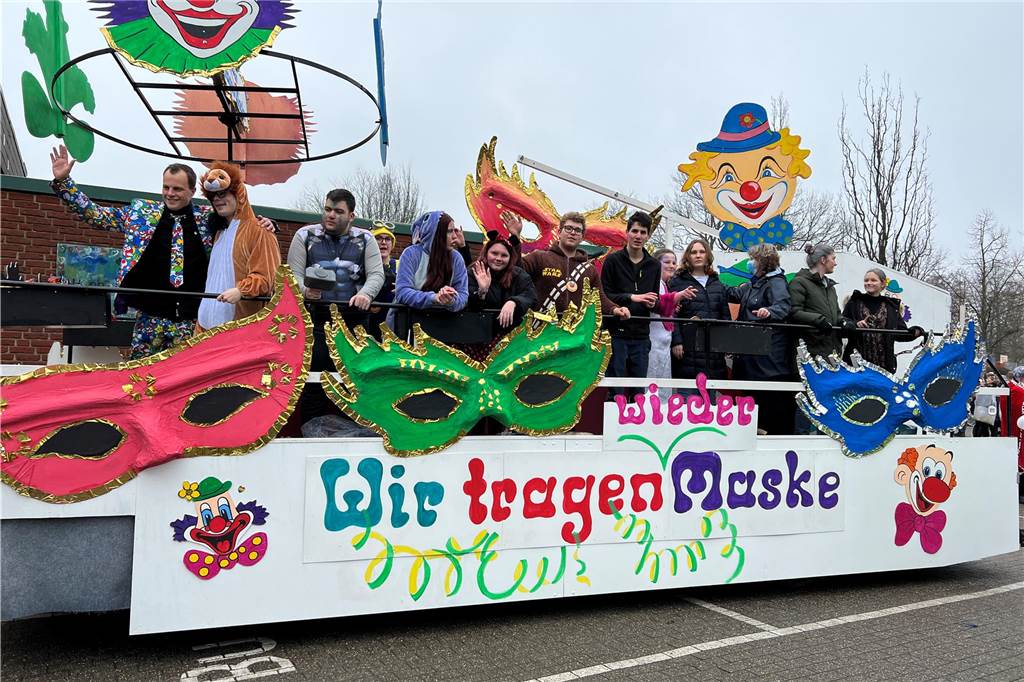 Viele Fotos vom Karnevalsumzug in Nordkirchen 2023: Tausende Narren feiern in der Innenstadt