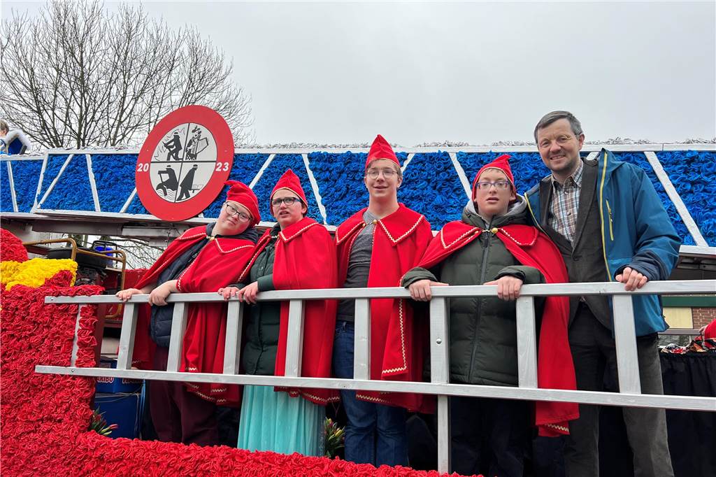 Viele Fotos vom Karnevalsumzug in Nordkirchen 2023: Tausende Narren feiern in der Innenstadt