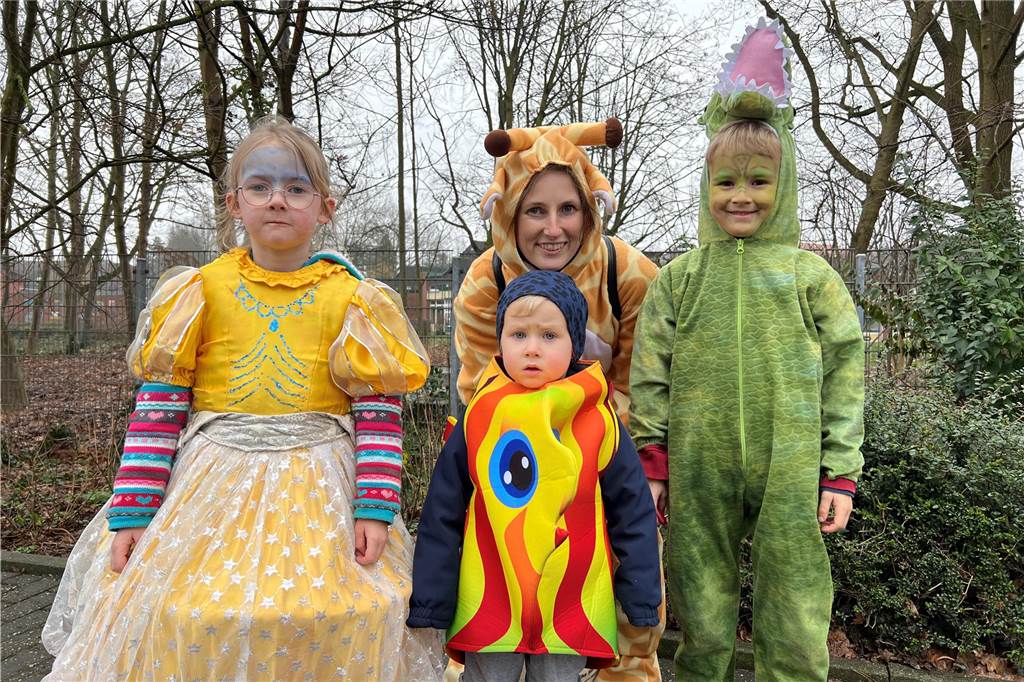 Viele Fotos vom Karnevalsumzug in Nordkirchen 2023: Tausende Narren feiern in der Innenstadt