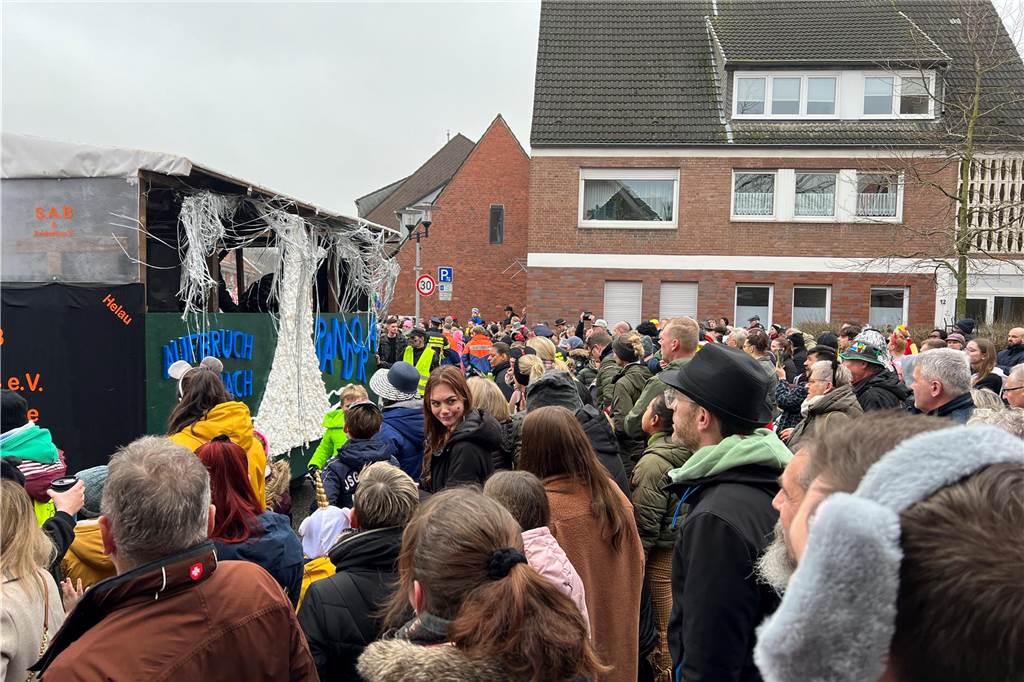 Viele Fotos vom Karnevalsumzug in Nordkirchen 2023: Tausende Narren feiern in der Innenstadt
