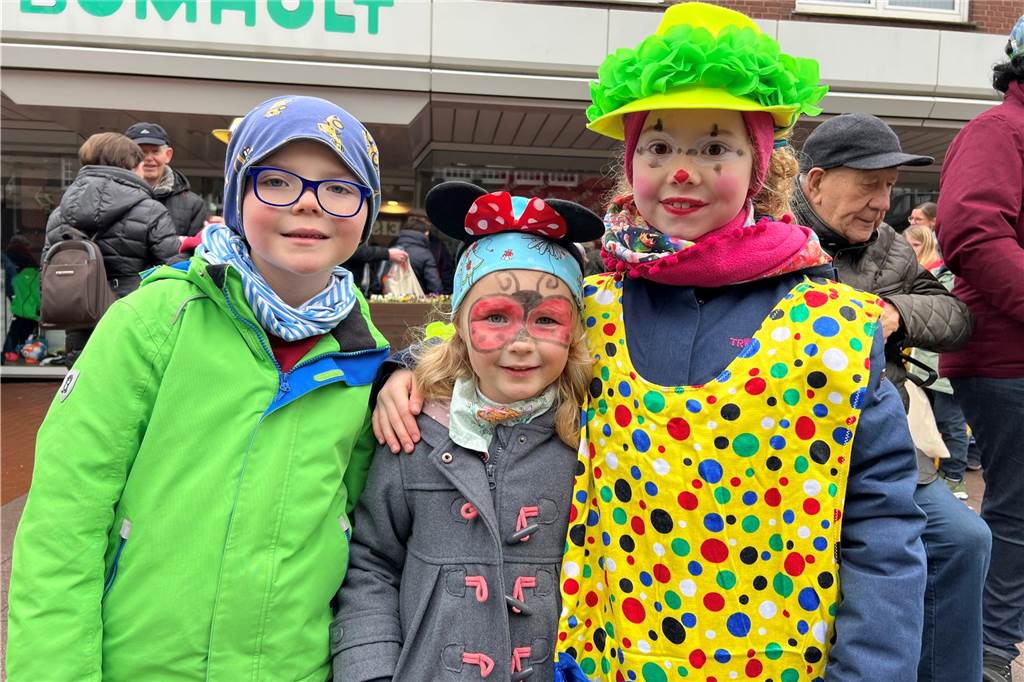 Viele Fotos vom Karnevalsumzug in Nordkirchen 2023: Tausende Narren feiern in der Innenstadt