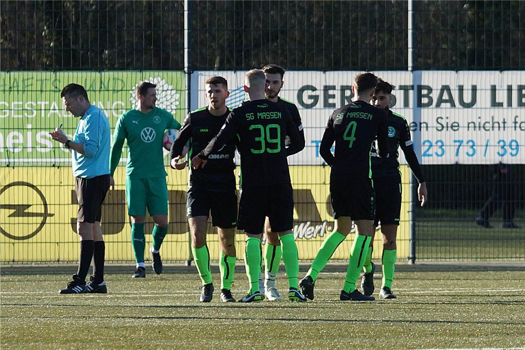 Viele Fotos - Holzwickeder „Liverpool“, Massens kalte Dusche: Das Sportwochenende in Bildern