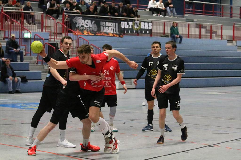 Viele Fotos - Holzwickeder „Liverpool“, Massens kalte Dusche: Das Sportwochenende in Bildern