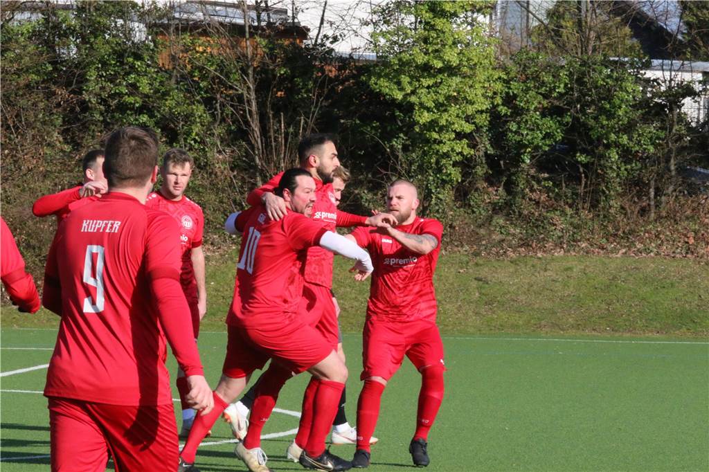 Viele Fotos - Holzwickeder „Liverpool“, Massens kalte Dusche: Das Sportwochenende in Bildern