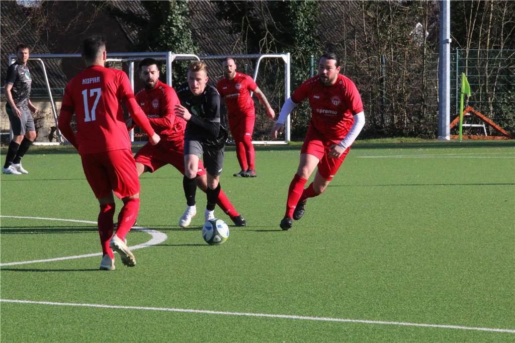 Viele Fotos - Holzwickeder „Liverpool“, Massens kalte Dusche: Das Sportwochenende in Bildern