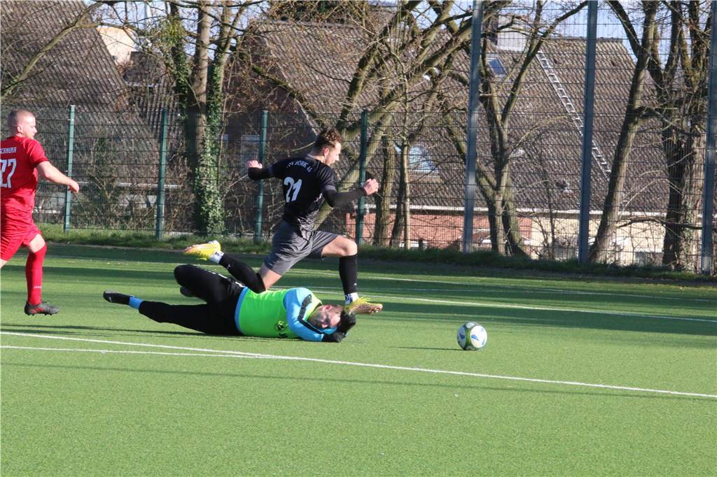 Viele Fotos - Holzwickeder „Liverpool“, Massens kalte Dusche: Das Sportwochenende in Bildern