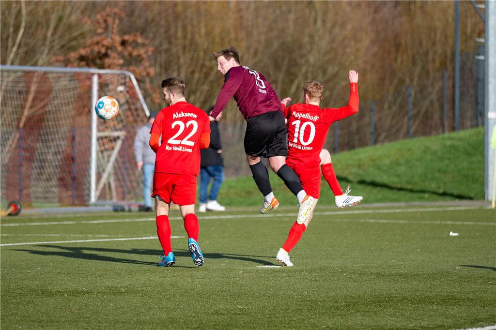Viele Fotos - Holzwickeder „Liverpool“, Massens kalte Dusche: Das Sportwochenende in Bildern