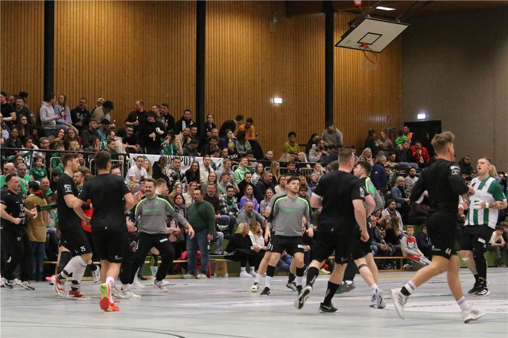 Viele Bilder: HC TuRa Bergkamen feiert Derbysieg in Oberaden
