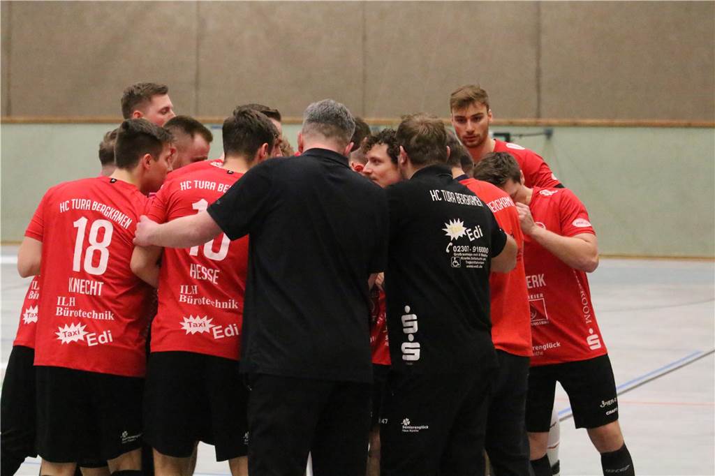 Viele Bilder: HC TuRa Bergkamen feiert Derbysieg in Oberaden