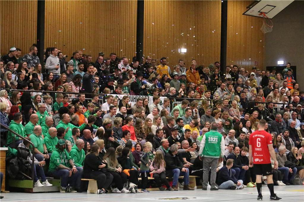 Viele Bilder: HC TuRa Bergkamen feiert Derbysieg in Oberaden