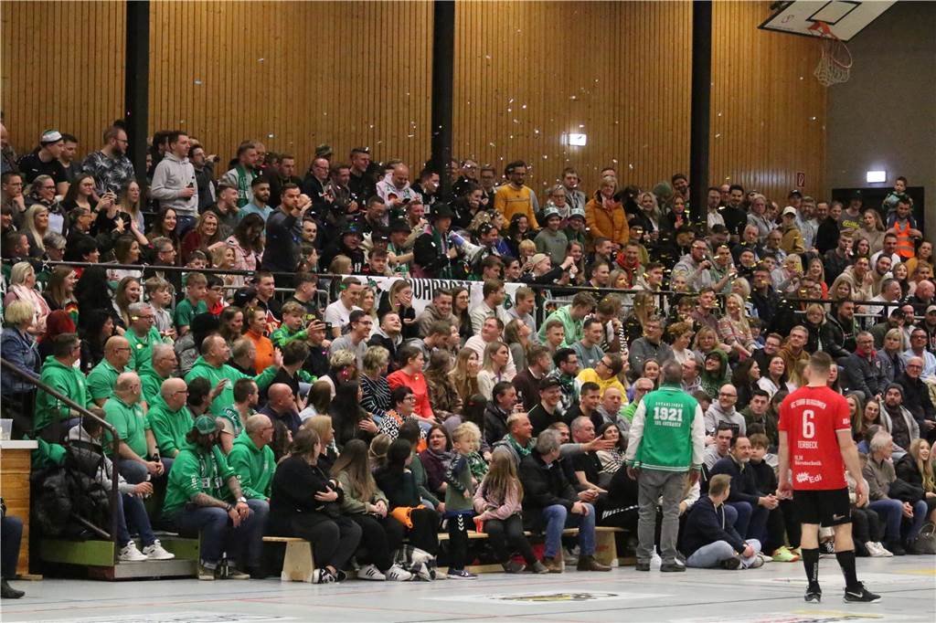Viele Bilder: HC TuRa Bergkamen feiert Derbysieg in Oberaden