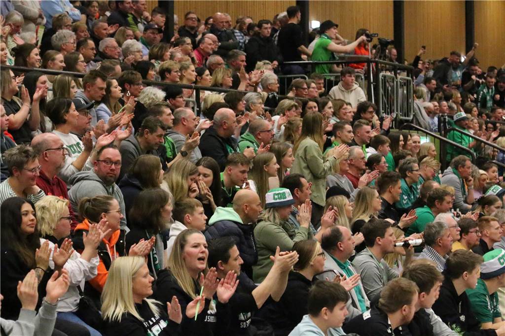 Viele Bilder: HC TuRa Bergkamen feiert Derbysieg in Oberaden