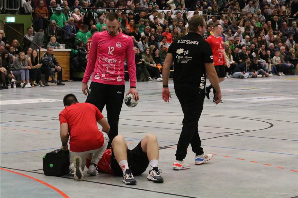 Viele Bilder: HC TuRa Bergkamen feiert Derbysieg in Oberaden