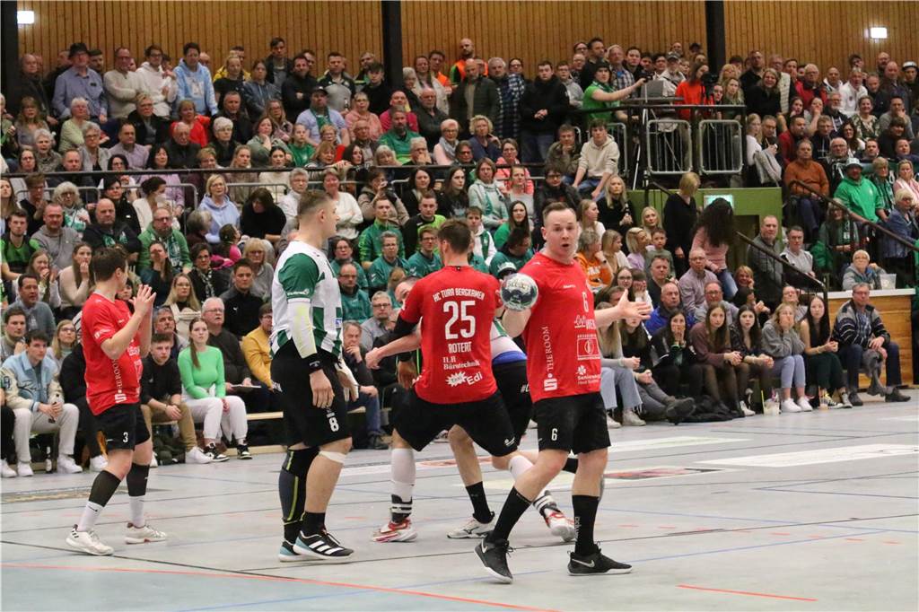 Viele Bilder: HC TuRa Bergkamen feiert Derbysieg in Oberaden
