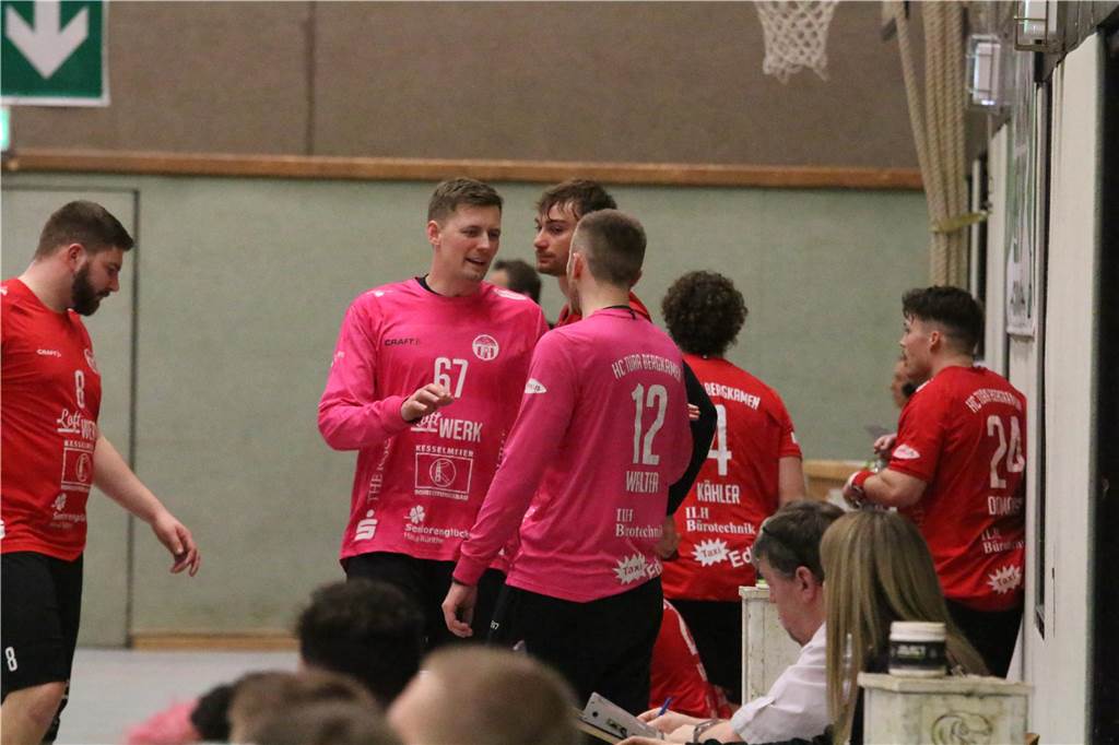 Viele Bilder: HC TuRa Bergkamen feiert Derbysieg in Oberaden