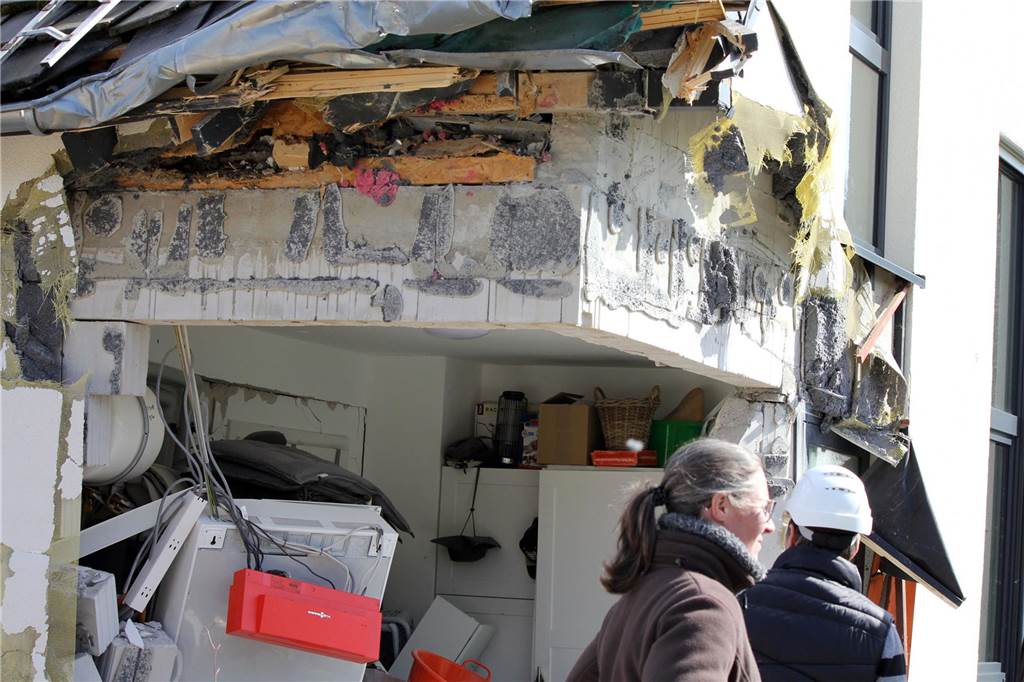 Spektakuläre Bilder von der Karlstraße: Bergung nach Busunglück von Castrop-Rauxel