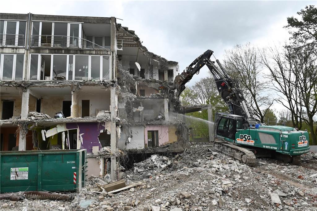 Wulfener Markt wird abgerissen: Bagger fressen sich immer weiter durch den Beton
