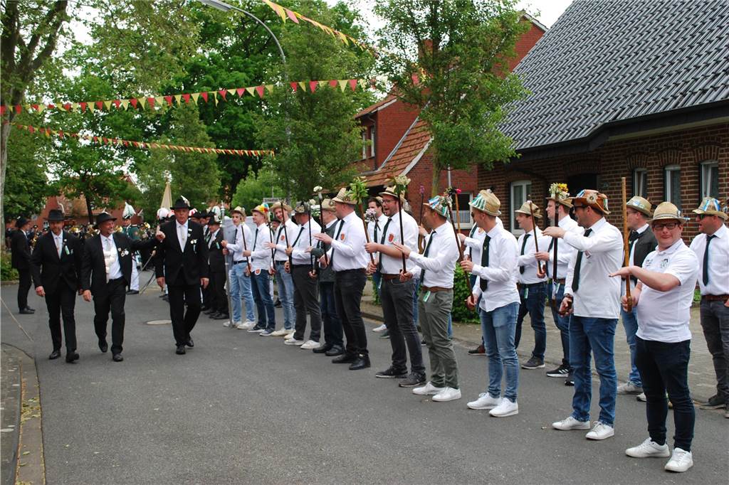 Fotostrecke vom Vogelschießen des Heimat- und Schützenvereins: Heeker bejubeln neuen König