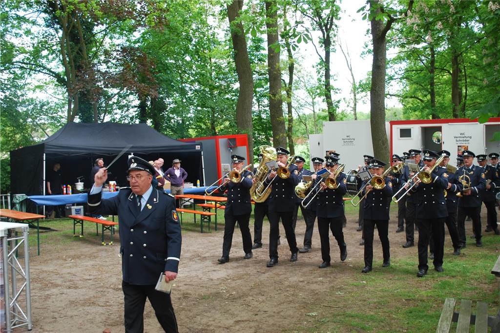 Fotostrecke vom Vogelschießen des Heimat- und Schützenvereins: Heeker bejubeln neuen König