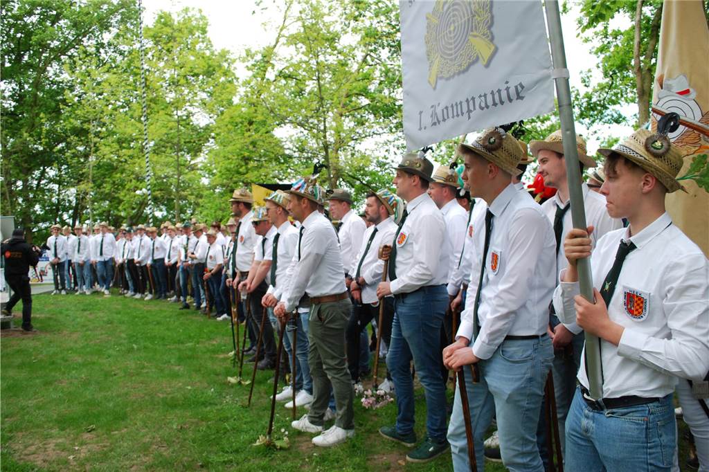 Fotostrecke vom Vogelschießen des Heimat- und Schützenvereins: Heeker bejubeln neuen König