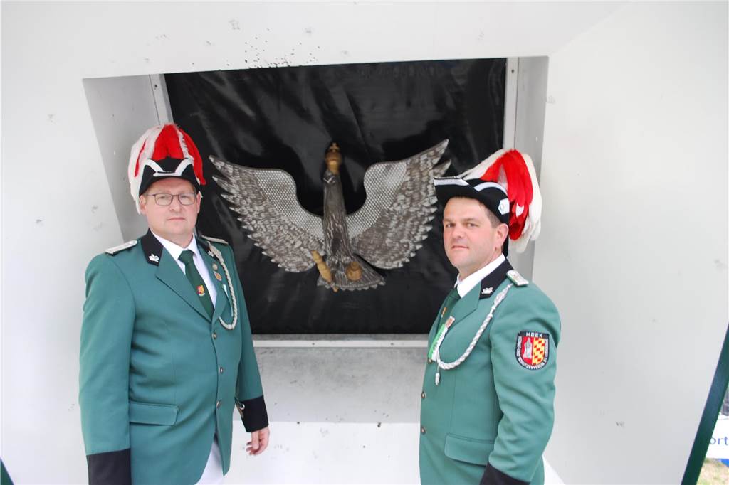 Fotostrecke vom Vogelschießen des Heimat- und Schützenvereins: Heeker bejubeln neuen König