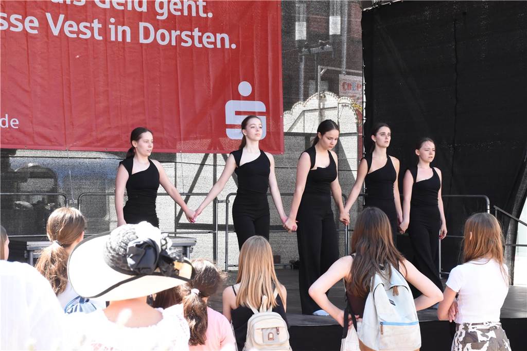 Altstadtfest Dorsten 2023: Fotos von Samstagnachmittag - Versteigerung, Tanz und Kinderspaß