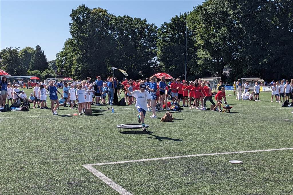 Sportplatz-Olympiade: Ferienspaß startete mit einem Rekord