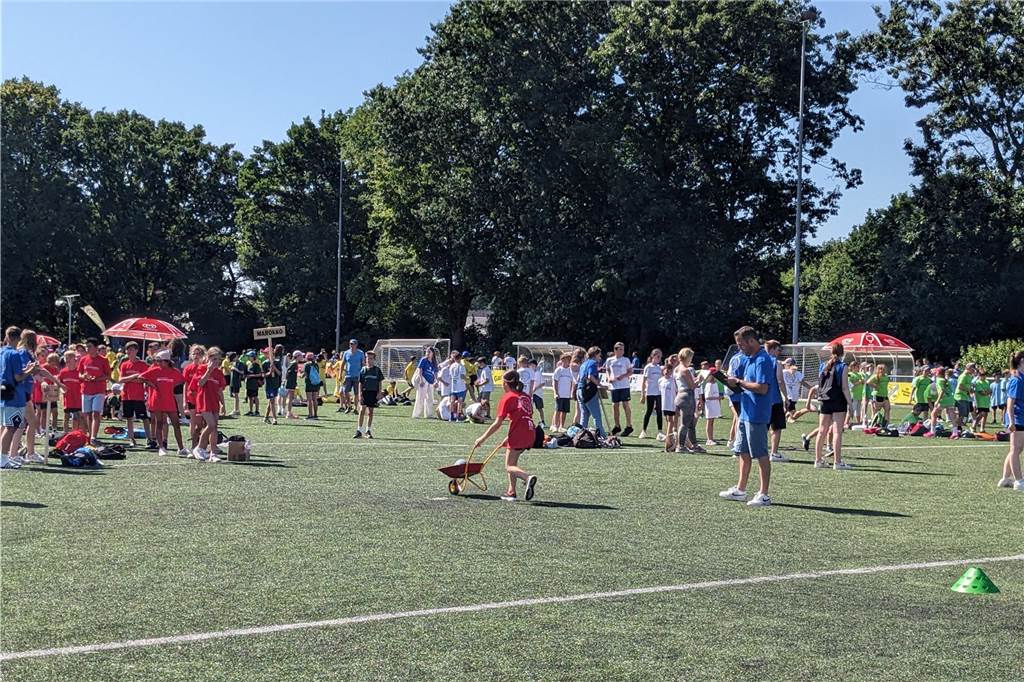 Sportplatz-Olympiade: Ferienspaß startete mit einem Rekord