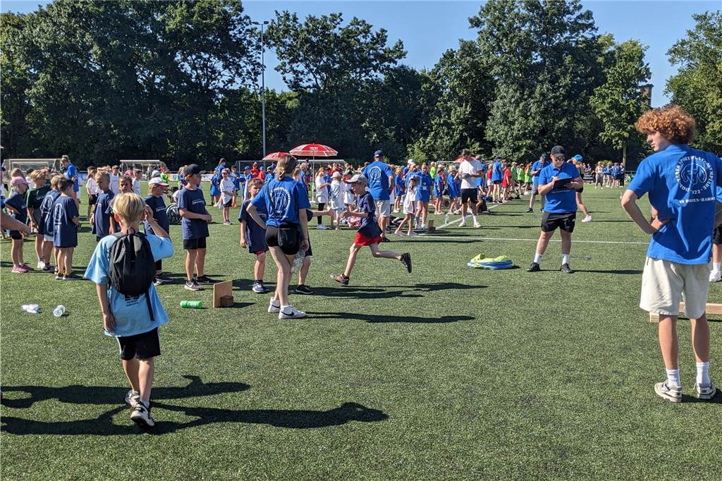 Sportplatz-Olympiade: Ferienspaß startete mit einem Rekord