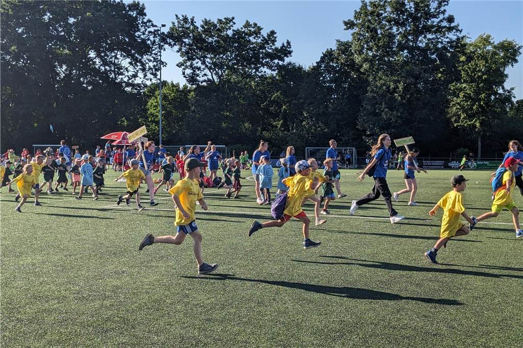 Sportplatz-Olympiade: Ferienspaß startete mit einem Rekord